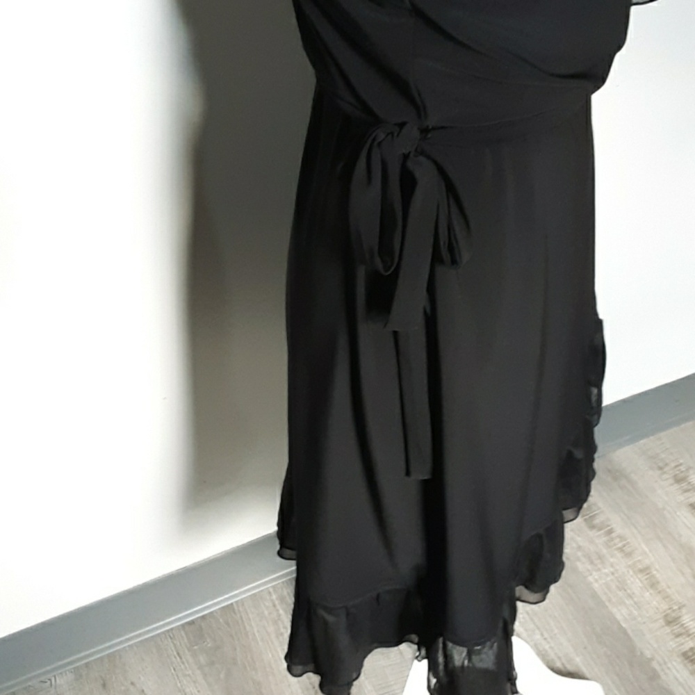 Dress - Picture 6 of 8